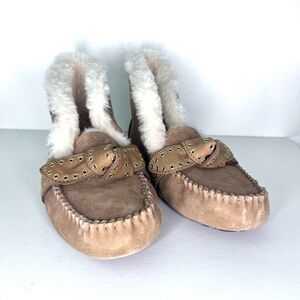 Ugg Poler Slippers Moccasins Tan Women’s Size 8 Cozy Soft Great Condition